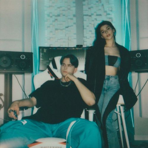 Скачать песню Tribbs - Just Us (feat. Roxie Wegiel)
