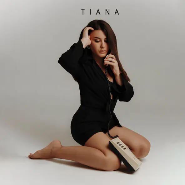 Скачать песню Tiana - Голос В Голове