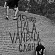 Скачать песню 15hugs - Hala Vandala (feat. С.Л.О.Н)